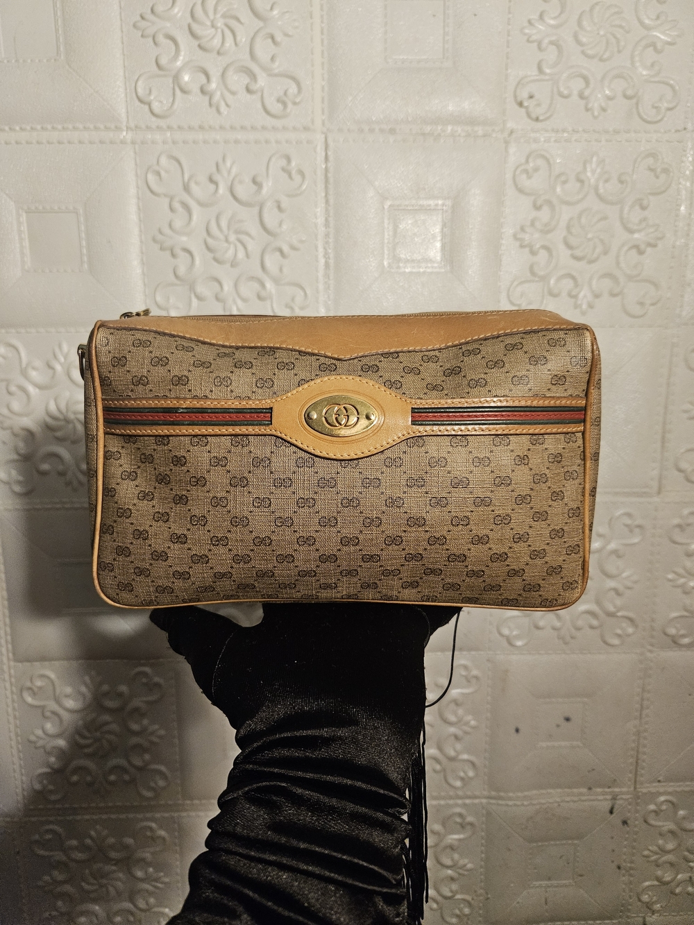 Gucci Men's Signature Pattern Crossbody Toiletry Clutch Bag in Brown AUTHENTIC